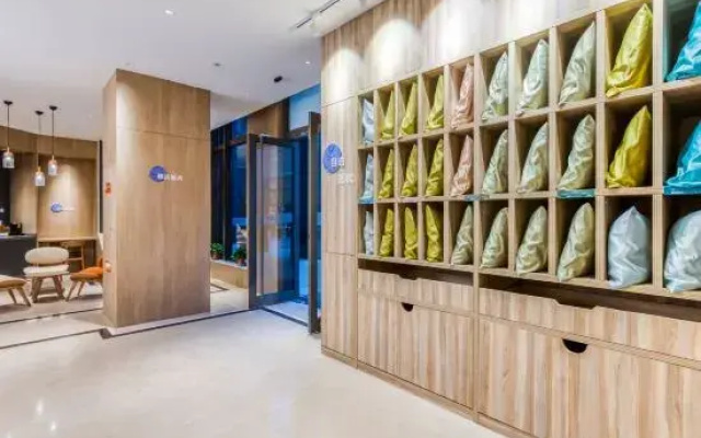 HanTing Premium Hotel (Hangzhou Xiaoshan Jianshe Yilu Subway Station)