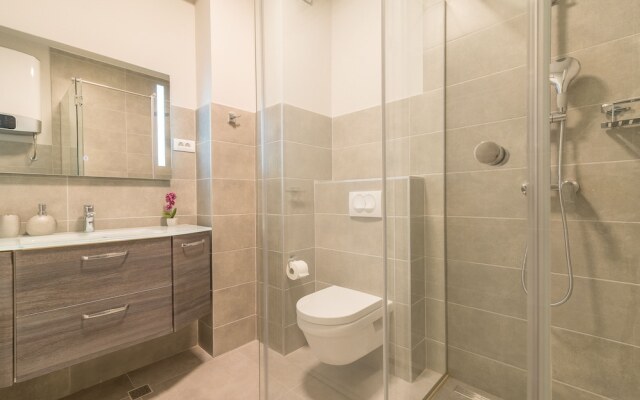 Luxurious Suites Elegance