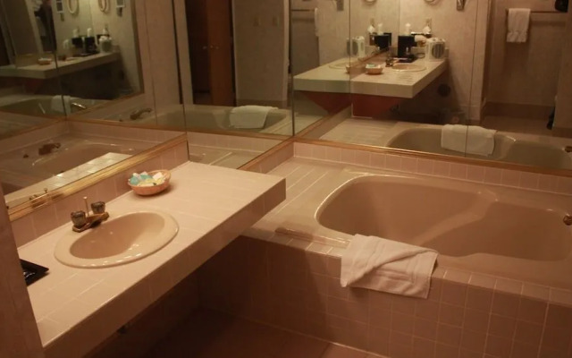 Shawano Four Seasons Hotel