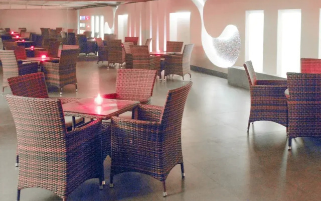 Capital O 45587 The Roa Hotel