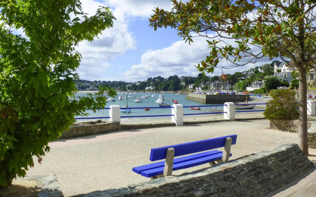 Charming Holiday Home Near the Beach, Locquemeau