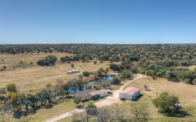 New Gorgeous Ranch With Private Swimming River, Waterfall, & Firepit