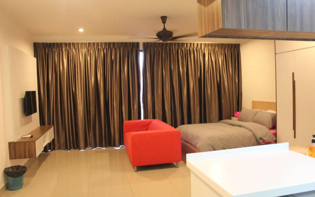 De Houz - Trefoil Setia Alam Home Stay