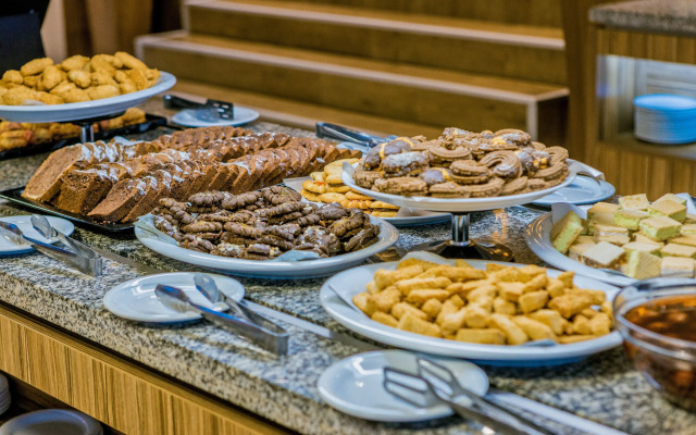 Mirena Rose Garden Family Studio