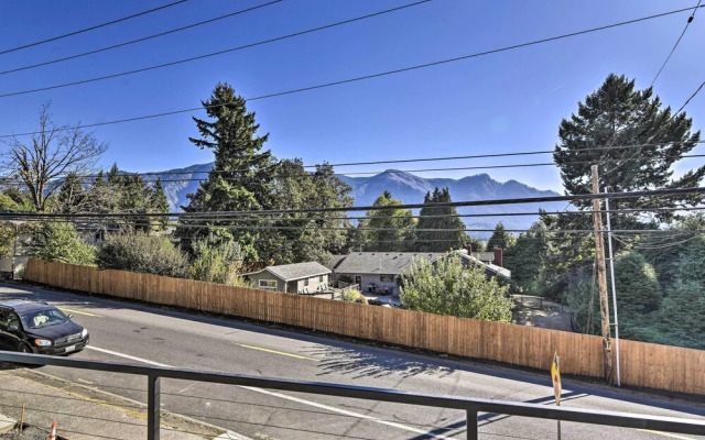 Stunning Stevenson Retreat w/ Mountain Views!