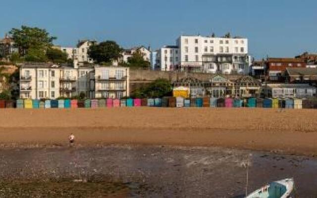'Sandy Bottom' Broadstairs by the beach