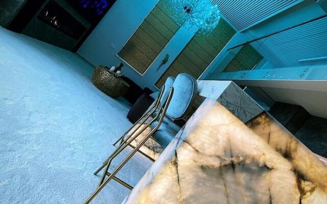 Luxury Queen V apartment with Jacuzzi