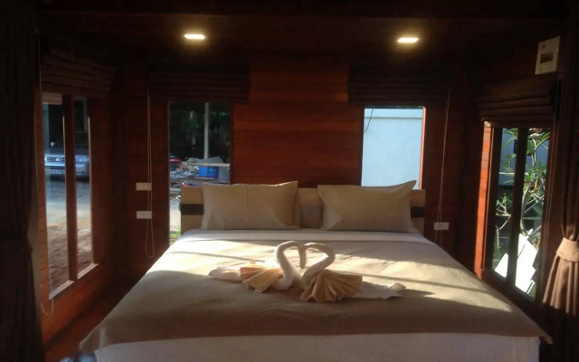 Check In & Chill Out Laem Sok Pier