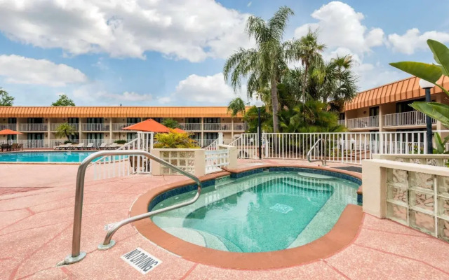 Quality Inn & Suites Tarpon Springs South
