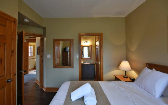 The Lodges at Blue Mountain - Historic Snowbridge Condos
