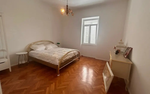 Garden Antique with Bubble Spa