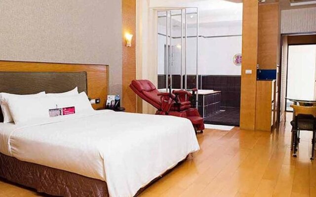 Royal Group Motel Chien Kuo Branch