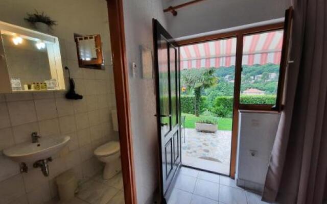 Apartment and B&B Mikleus