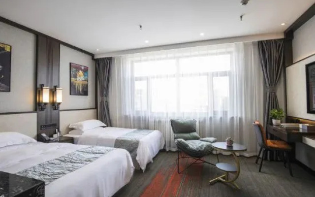 Heilongchen Business Hotel (Heihe Railway Station)