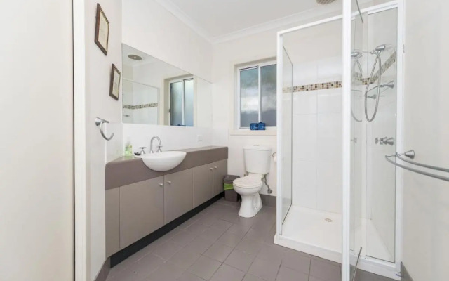 SANDPIPER 5 CLOSE TO TOWN Inlet Side