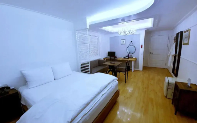 Uneed Hotel