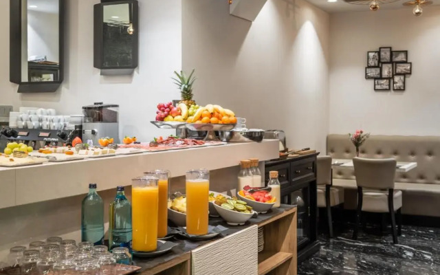 Arya Stadium Hotel