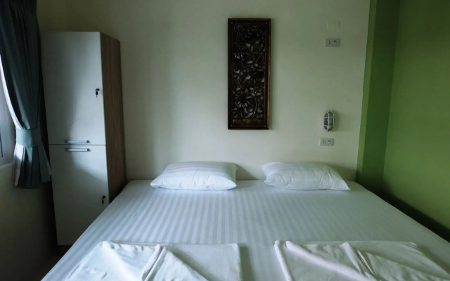 Sleep Dee Hostel