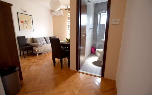 Apartments LA Room Near Pisak Beach