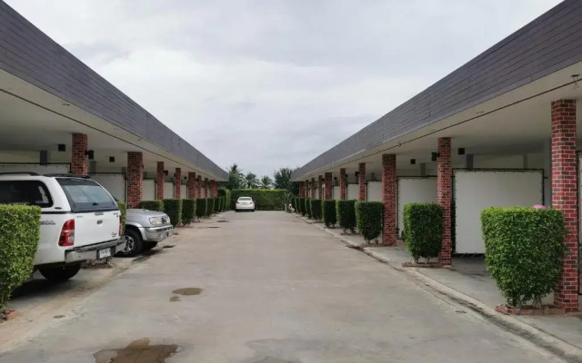 Happy Field Resort Cha-am