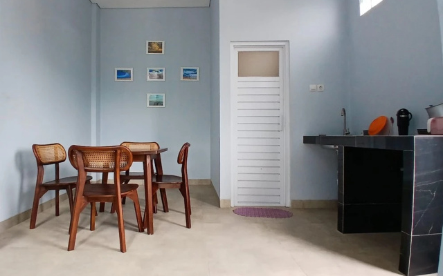 Priyanka Guesthouse Syariah Maguwo Mitra RedDoorz – Guest Rooms – Sleman