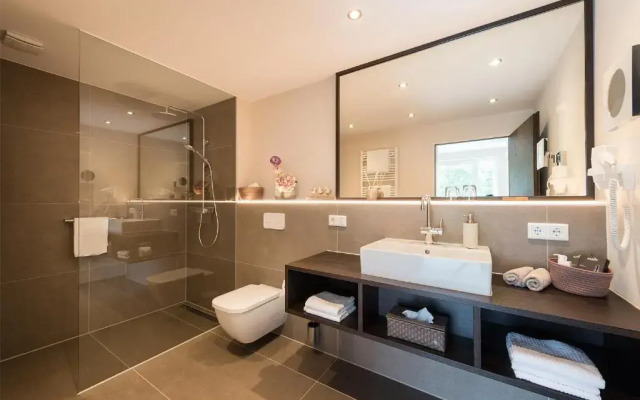 Отель Munte-Wellnesshotel am Stadtwald