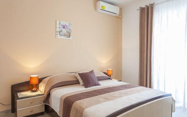 Apartments & Rooms Alagic