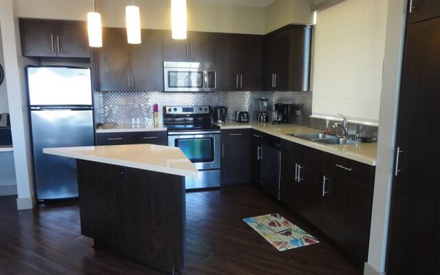 Heaven on Hollywood Furnished Apartments