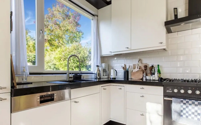 Modern Holiday Home in Monnickendam With Roofed Terrace