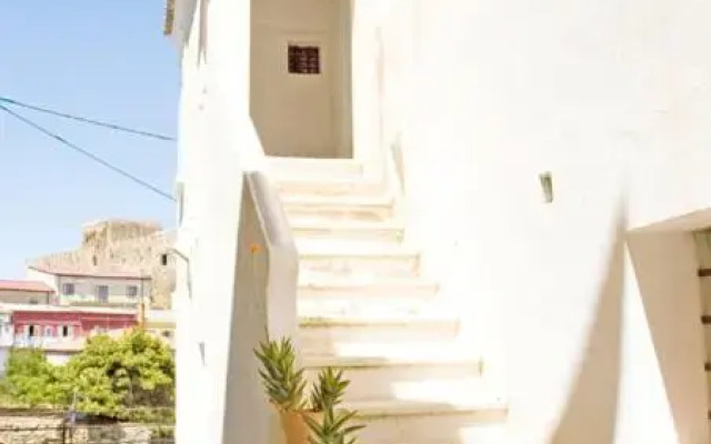 BORGO PETELIA, Casa Chiarotti, Antica casa con scala esterna