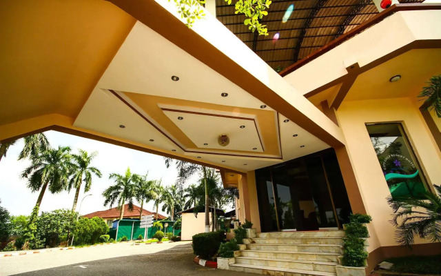 City Golf Resort Hotel