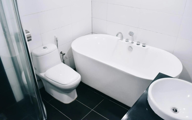 J Suites Hotel