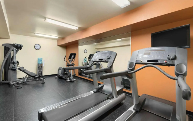 Country Inn & Suites by Radisson, Madison West, WI