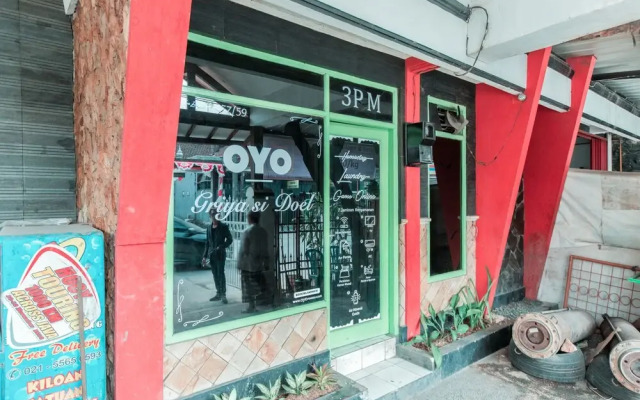 Oyo 1319 Griya Si Doel