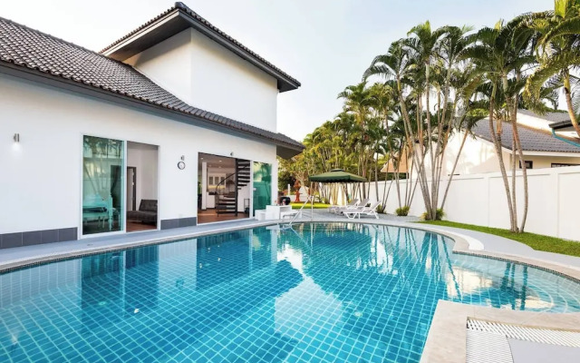 Luxury 4BR Private 425sqm Party Pool Villa