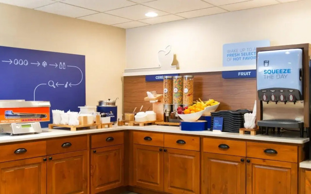 Holiday Inn Express & Suites Hayward by IHG