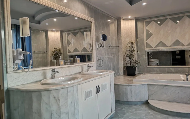 Louis Luxury Villa