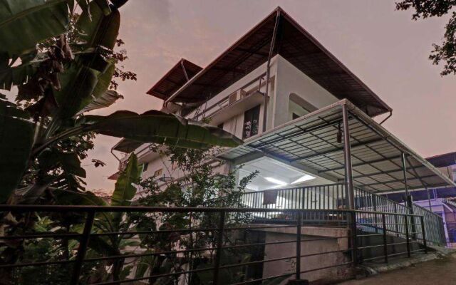 Treebo Nirupama, 750m from Aluva Railway station