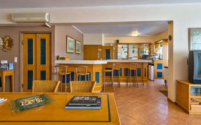 Veronica Hotel