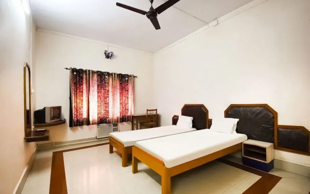 Akash Guest House by OYO Rooms