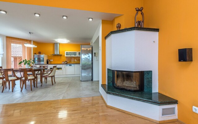 Pool Villa Ana Residence