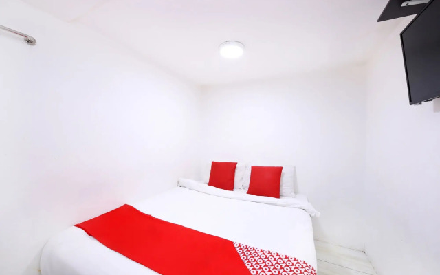 OYO 334 Everest Hotel