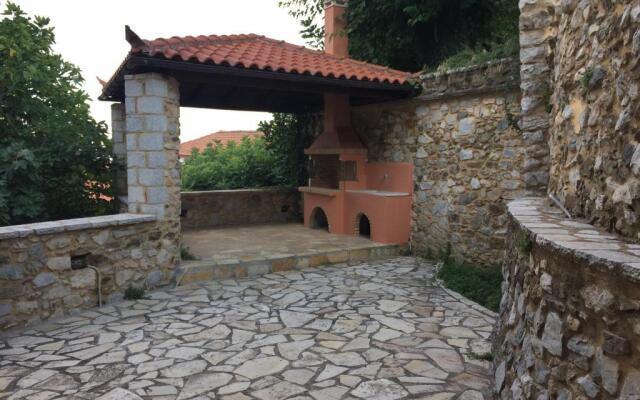 Apostolia's Small House Bed and view