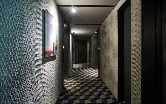 9 Brick Hotel