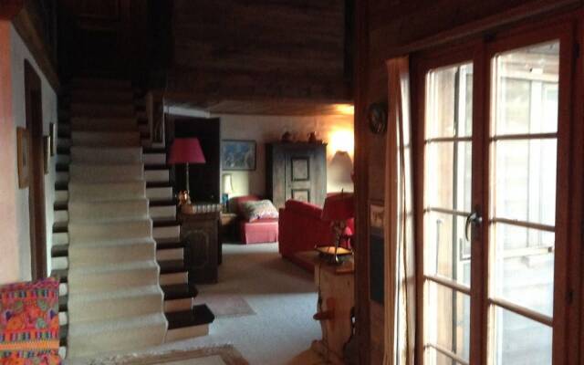 Big Luxurious Chalet in Schönried