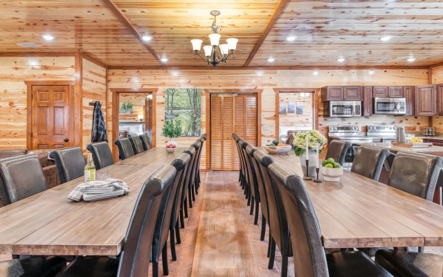 Boon by Avantstay 40-guest Luxe Smokies Retreat