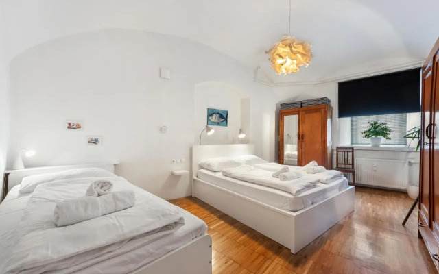 ROG Apartment with Furnished Courtyard