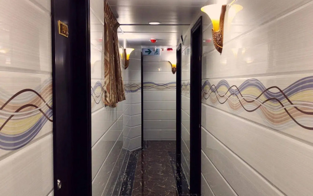 Dhillon Hotel - Hostel