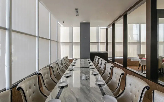 OYO 24799 Redlas Inn