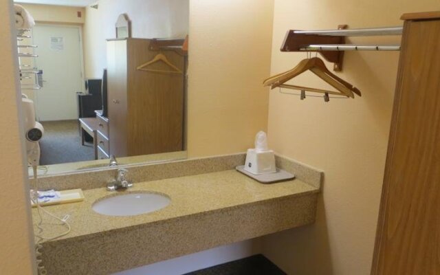 Super 7 Inn - Dallas